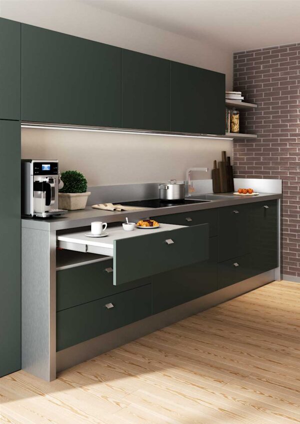 Shot – pull-out worktop from the drawer